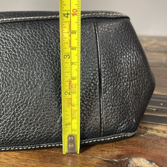 Danier black leather purse - excellent shape.  Pebbled leather - Picture 4 of 17